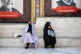 Iranki w Teheranie noszące hidżab 