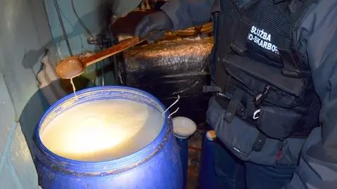 Zlikwidowali fabrykę nielegalnego alkoholu. Bimbrownika złapali na gorącym uczynku