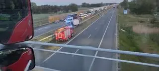 Zderzenie pięciu aut na A2, nie żyje jedna osoba