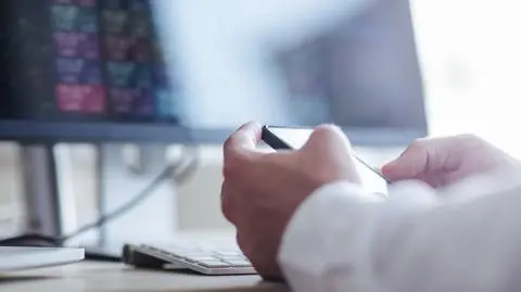 "FT": Gigant karze pracowników za wiadomości w komunikatorach. Nawet milion dolarów