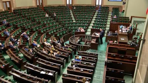 Sala obrad w czasie debaty w sprawie wyrażenia zgody na ratyfikację przez prezydenta akcesji Szwecji i Finlandii do NATO