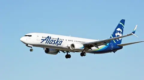 alaska airlines samolot shutterstock_572950129