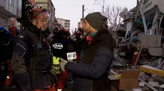 "Mamy cały czas nadzieję, że jeszcze idziemy po żywą osobę". Paweł Łukasik rozmawiał ze strażakiem, który bierze udział w akcji ratunkowej