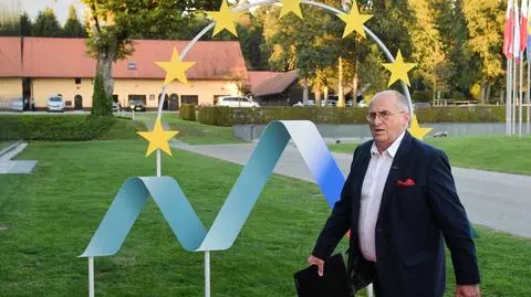 Minister spraw zagranicznych Zbigniew Rau podczas wypowiedzi dla mediów w mieście Kranj w Słowenii
