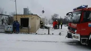 Na miejscu pracuje straż pożarna i policja
