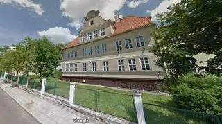 Nauczyciel miał naruszyć nietykalność cielesną uczennicy. Usłyszał zarzuty