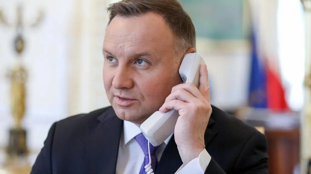 Andrzej Duda spoke with Russian pranksters instead of Emmanuel Macron 