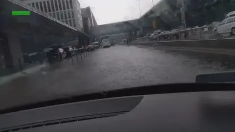 Zalany został parking na lotnisku w Balicach