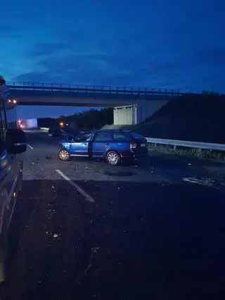 Zderzenie pięciu aut na A2, nie żyje jedna osoba