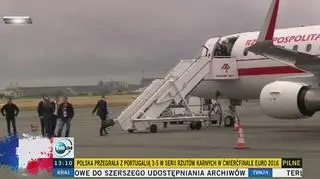 Polacy wracają do kraju rządowym embraerem