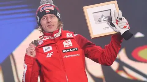 Piękne chwile w Planicy. Kubacki odebrał medal