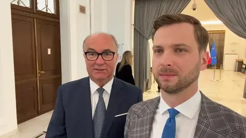 "Chciał mnie pan wkręcić?" Śpiewające poparcie, teatralne zapowiedzi i szukanie drogi