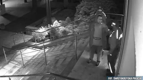 Na schodach przed komendą policji zapalił skręta z marihuaną. Bo "poczuł wewnętrzną potrzebę"