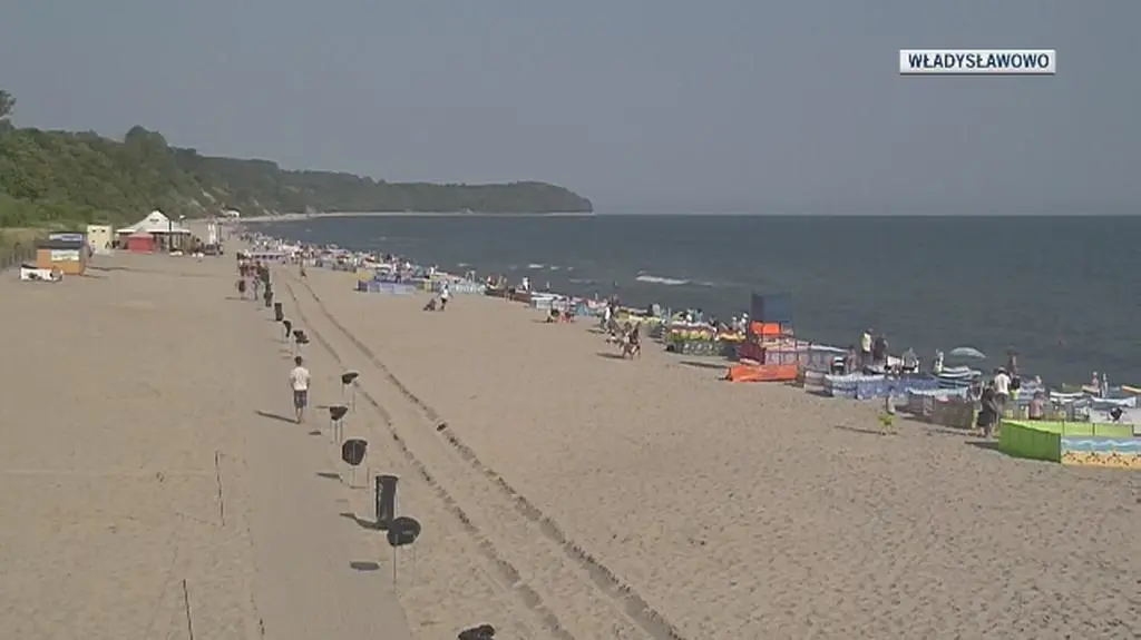 Polskie plaże zalało morze parawanów