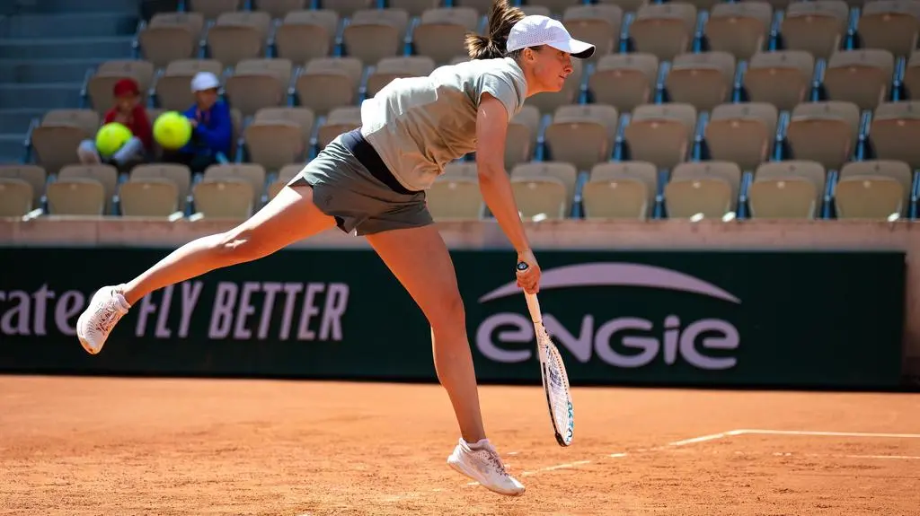 Świątek practices before the French Open
