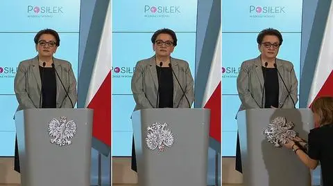 Złośliwość rzeczy martwych czy niedopatrzenie? Usterka orła na konferencji prasowej