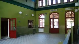 Hol będzie pełnił jednocześnie funkcję poczekalni