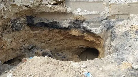 Tunel nie ma żadnej obudowy zabezpieczającej 