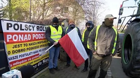 Zabronił protestować, przyjechali pod jego dom