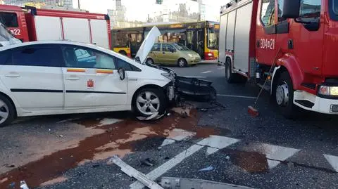 Zderzenie dwóch aut na placu Bankowym