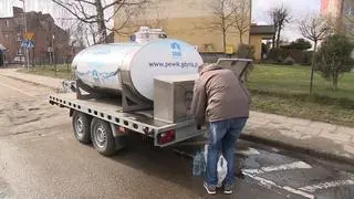 Na czas dezynfekcji PEWiK podstawia pod bloki beczkowozy z wodą