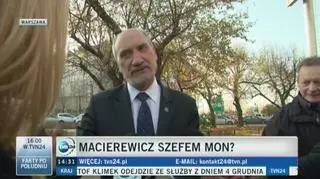 Antoni Macierewicz przed siedzibą PiS w Warszawie