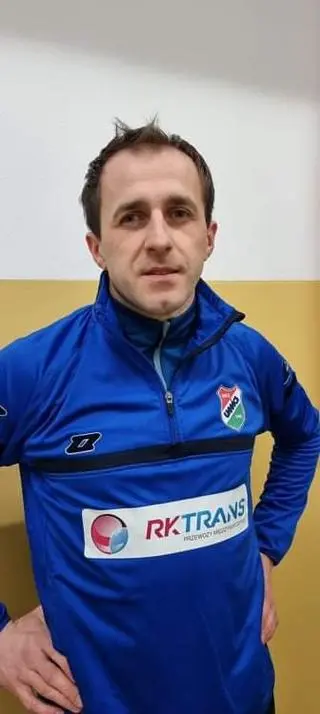 Ksiądz Tomasz jest zawodnikiem piłkarskiej drużyny seniorów MSK Unia Hrubieszów 