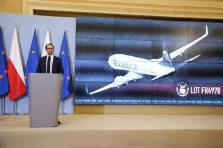 Rzecznik prasowy ministra koordynatora służb specjalnych Stanisław Żaryn podczas konferencji prasowej w KPRM