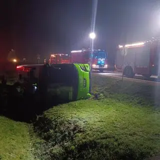 Wypadek autokaru w Elżbiecinie