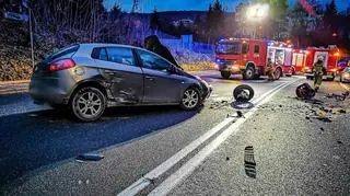 Czołowe zderzenie na DK 8 w Bardzie (woj. dolnośląskie)