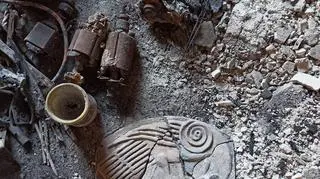 Zniszczone po ostrzale rzeźby