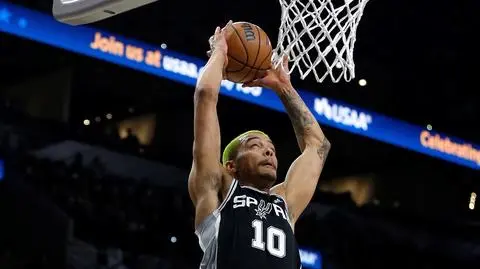 Zwycięski jubileusz Spurs. Sochan dołożył swoją cegiełkę