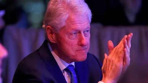 Bill Clinton wyszedł ze szpitala. Uniósł kciuk, gdy zapytano go o zdrowie