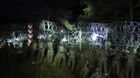 Defence ministry: Belarusian guards force migrants to march along border fence