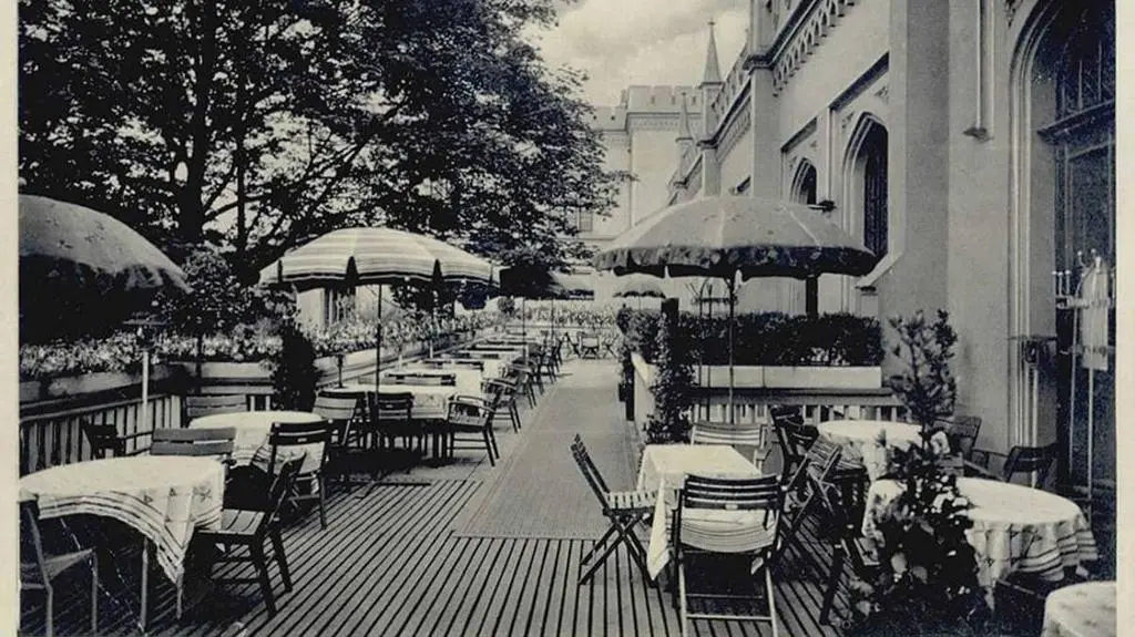 Taras restauracji dworcowej
