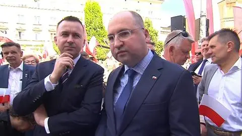 Wzajemne oskarżenia byłych kolegów, bulwersujące SMS-y. Czego wypiera się "jedynka" PiS na Mazowszu?