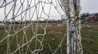 Zniszczony przez Rosjan stadion w Czernichowie