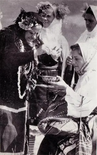Dzień Babci w Bułgarii w wiosce Senokos w 1960 r.