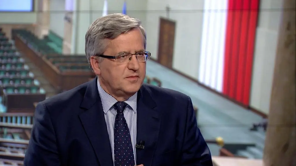 Komorowski: decyzja Macierewicza nas cofa