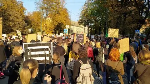 Urzędnicy dostali urlopy w czasie protestów, bada to prokuratura