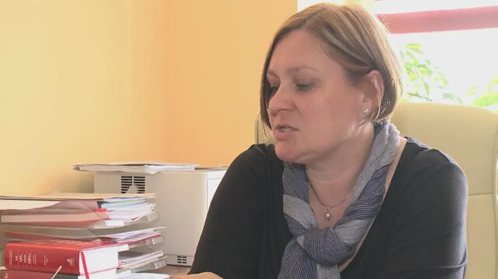 Żołnierz nabił się na pręt balustrady