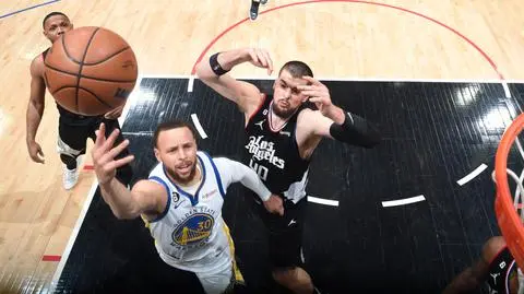 Kosmiczny występ Curry'ego na nic. Derby Teksasu bez Sochana