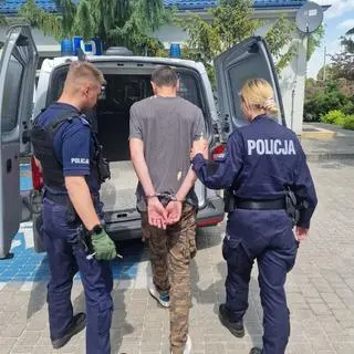 Takie same zarzuty usłyszał też 21-letni syn 58-latka