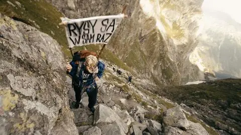 Zniósł kamień z wierzchołka, bo jak twierdzi, "Rysy są w sam raz"