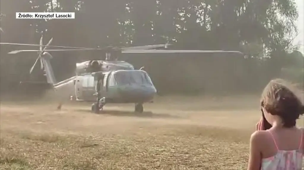 Moment zerwania linii energetycznej przez śmigłowiec Black Hawk