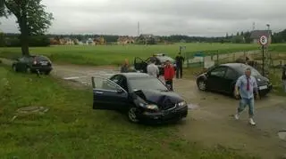 Osobowa honda jest dość mocno zniszczona