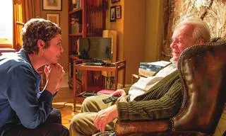 Anthony Hopkins i Olivia Colman w filmie "Ojciec"
