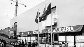 W hali zajmowanej przez Szwajcarów można było zobaczyć m