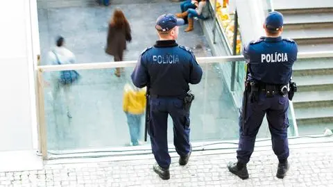 policja portugalia lizbona - mimohe shutterstock_172992845