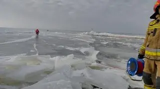 Kra z rybakami oderwała się na wysokości miejscowości Ujście 